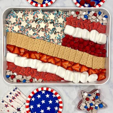 PHOTO: A red, white, and blue star-spangled s'mores board for the 4th of July.