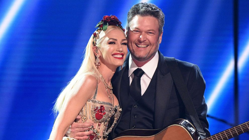 Blake Shelton and Gwen Stefani give surprise performance in Oklahoma - ABC  News