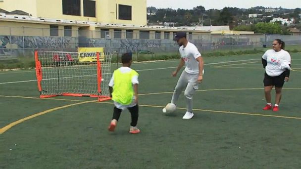 Stephen Curry surprises Oakland students for play day: 'Active lifestyles  are huge for kids' - Good Morning America