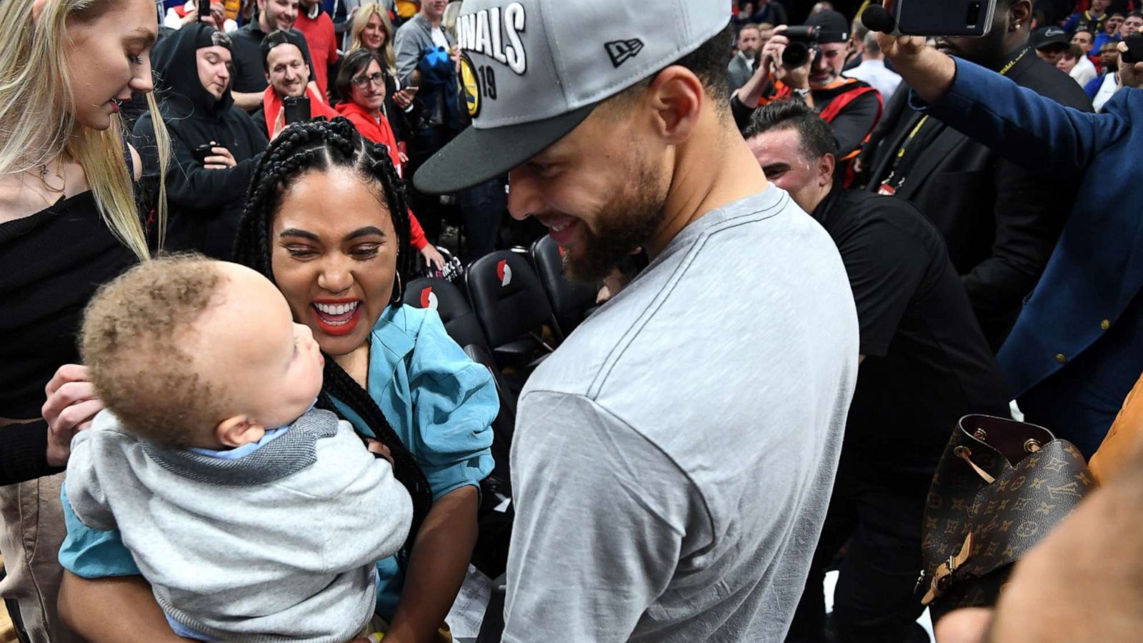 Steph Curry defends wife Ayesha after online trolls mock her dancing - Good  Morning America