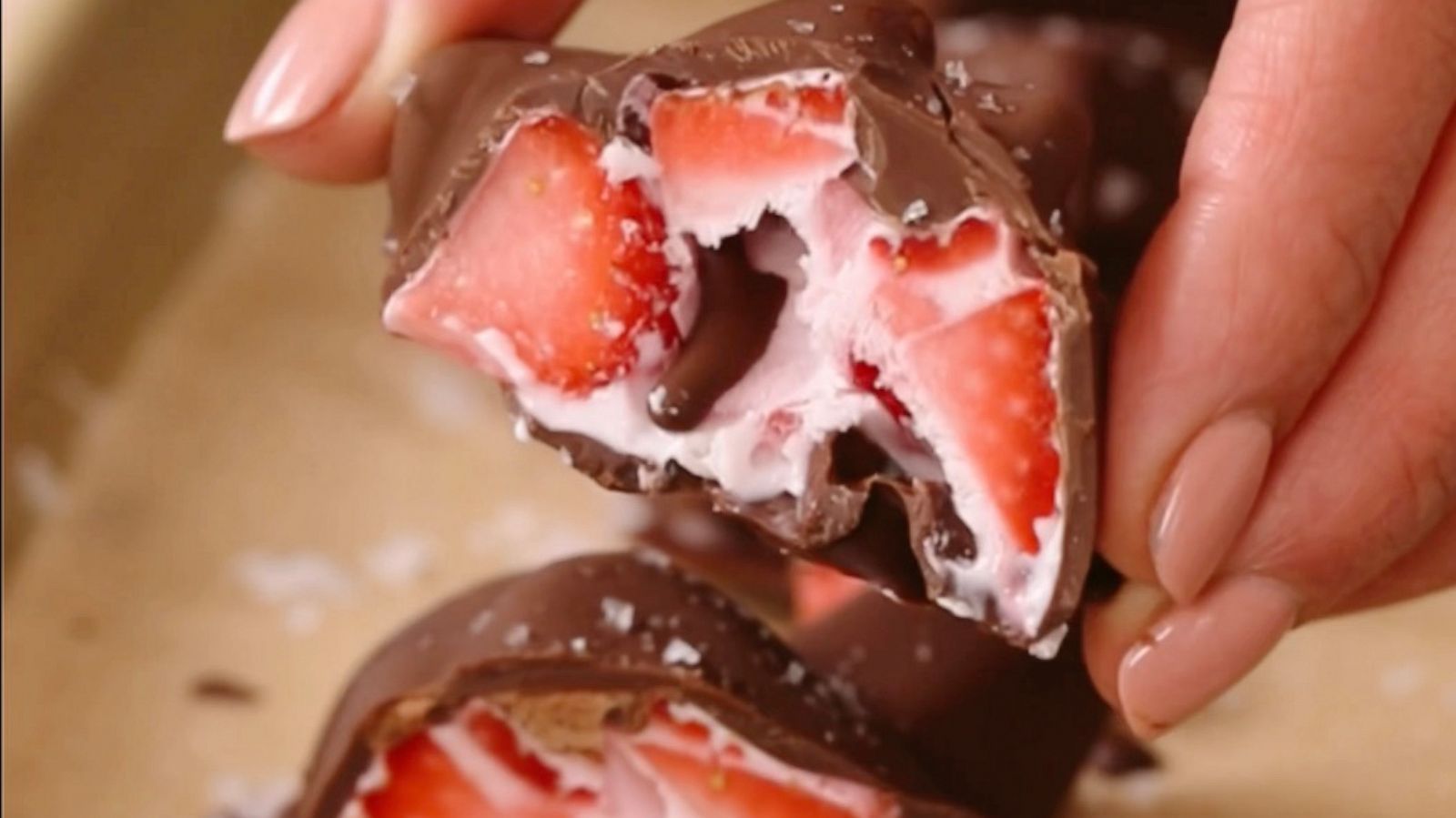 EASY Chocolate Covered Strawberries - I Heart Naptime