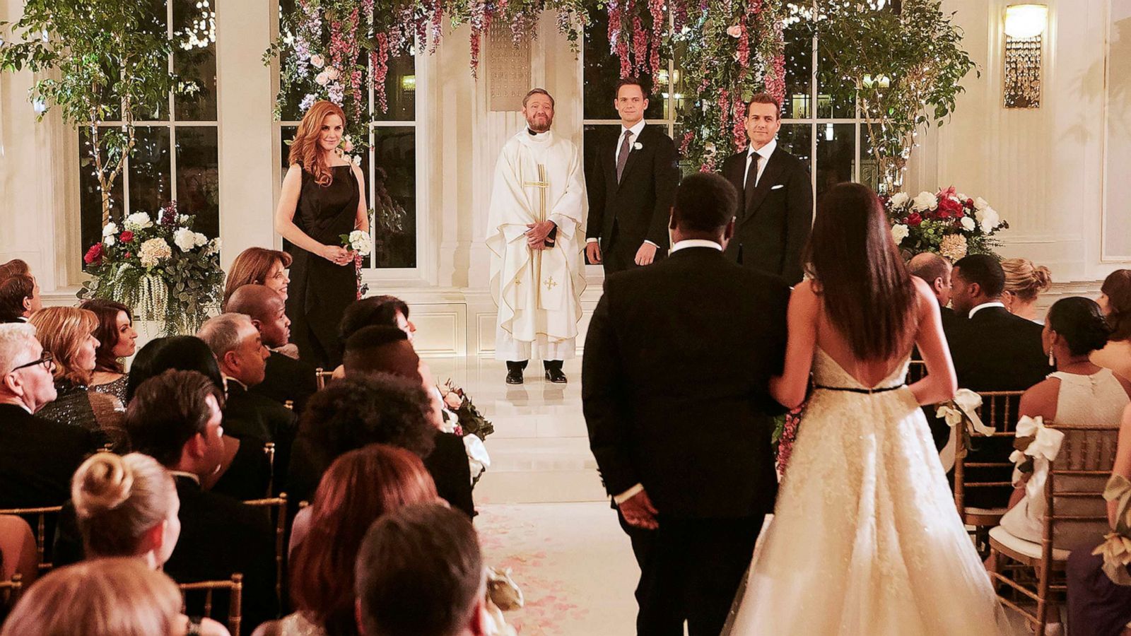 PHOTO: Meghan Markle walks down the aisle on "Suits."