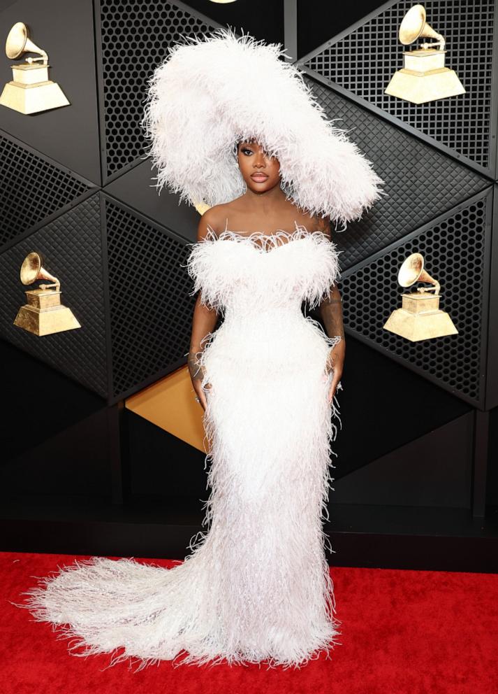 Grammys red hot sale carpet