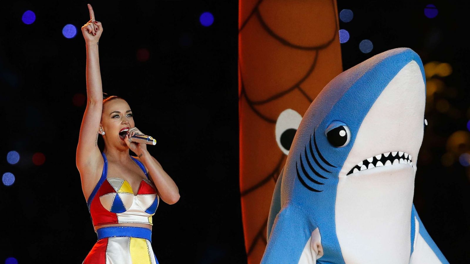 PHOTO: Singer Katy Perry performs onstage during the Super Bowl XLIX Halftime Show at University of Phoenix Stadium on Feb. 1, 2015 in Glendale, Ariz.