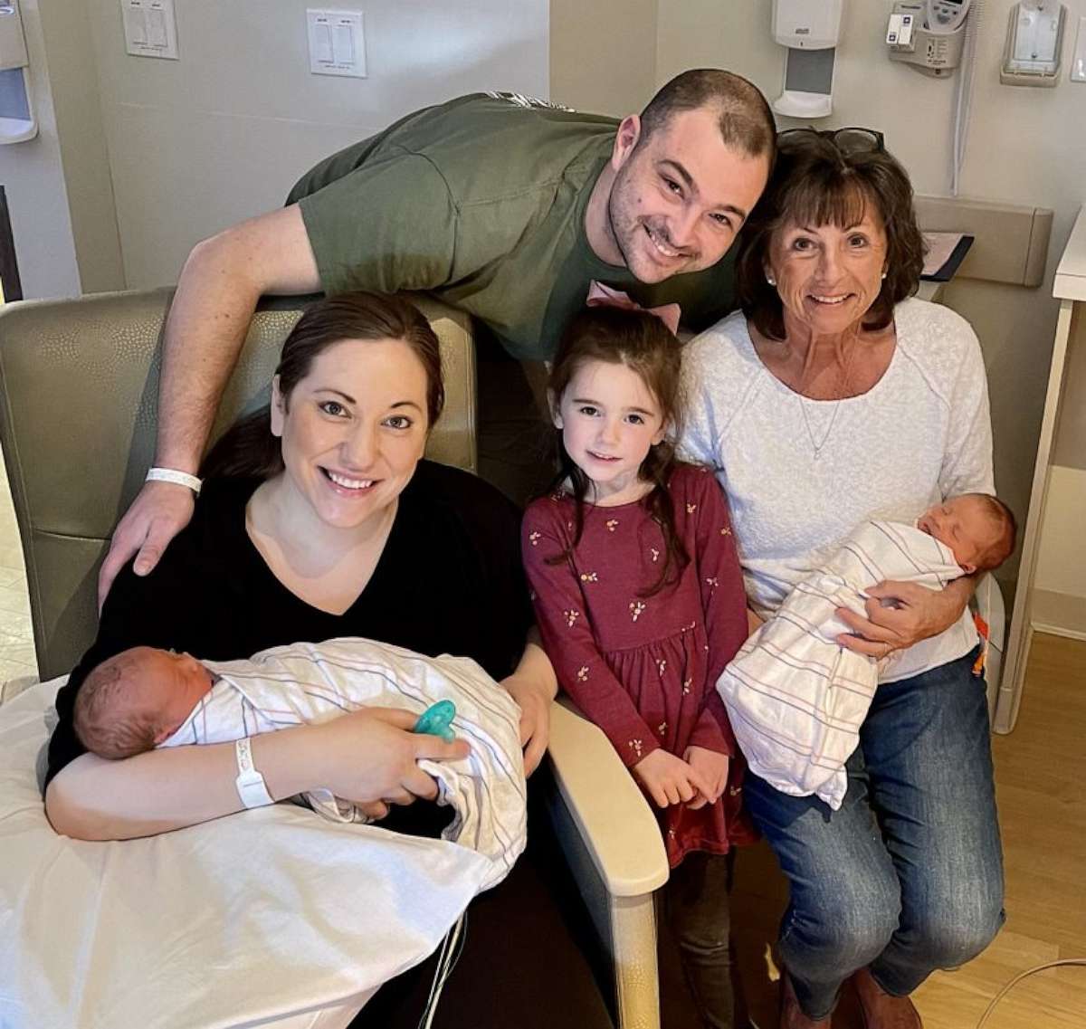 PHOTO: Ariana Sutton, bottom left, is pictured with family members shortly after she gave birth to twins.