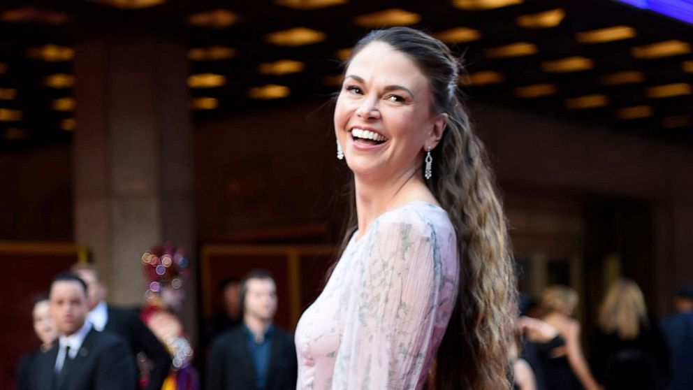 VIDEO: Sutton Foster shares what's next on 'Younger'