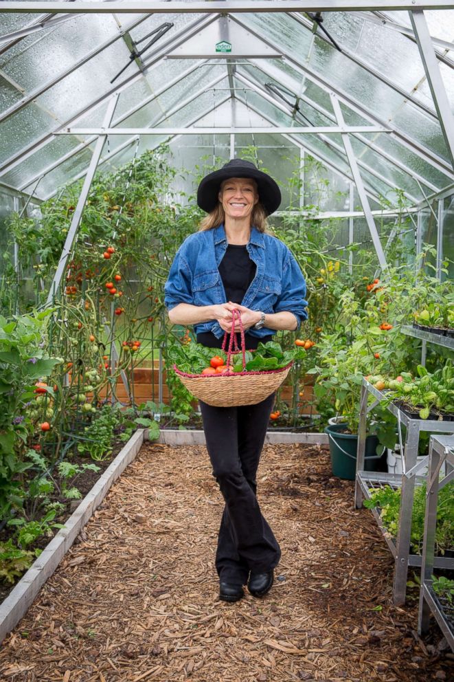 PHOTO: Suzy Amis Cameron eats a plant-based diet and educates others on it.