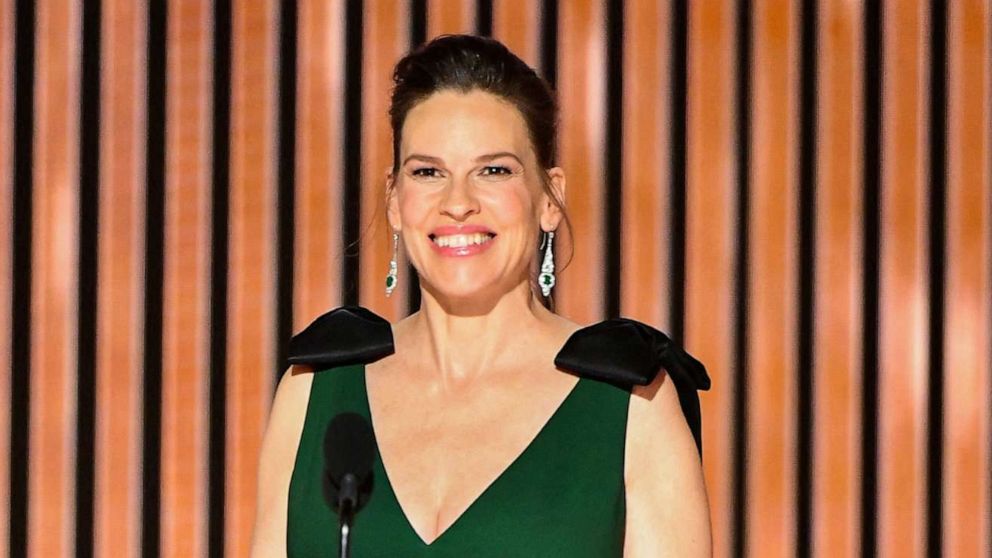 Hilary Swank shares new pregnancy photo: 'Dough's beginning to rise