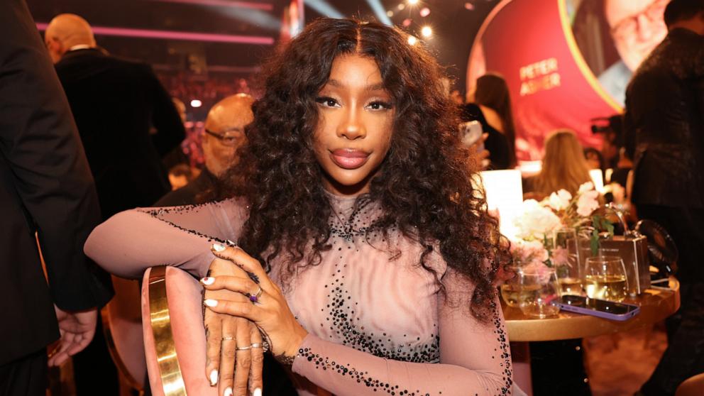 VIDEO: SZA shares she had breast implants removed