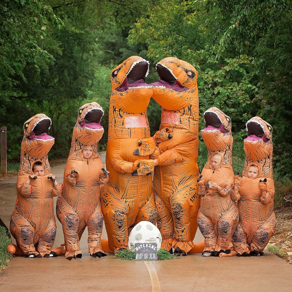 VIDEO: This family's babysaurus-Rex announcement will have you roaring for joy