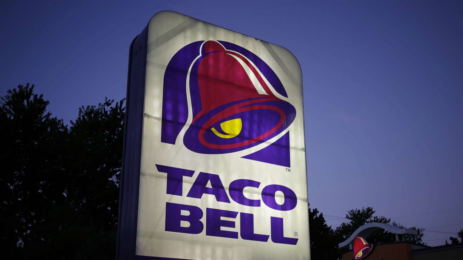 PHOTO: A sign sits outside a Taco Bell restaurant in Shelbyville, Ky., Sept. 27, 2016.