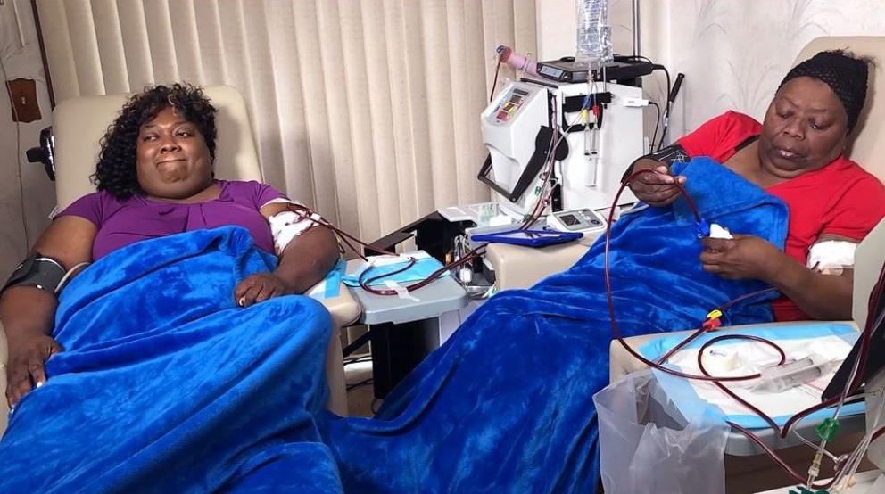 PHOTO: Tammy Edwards, left, is pictured undergoing dialysis alongside her mother.