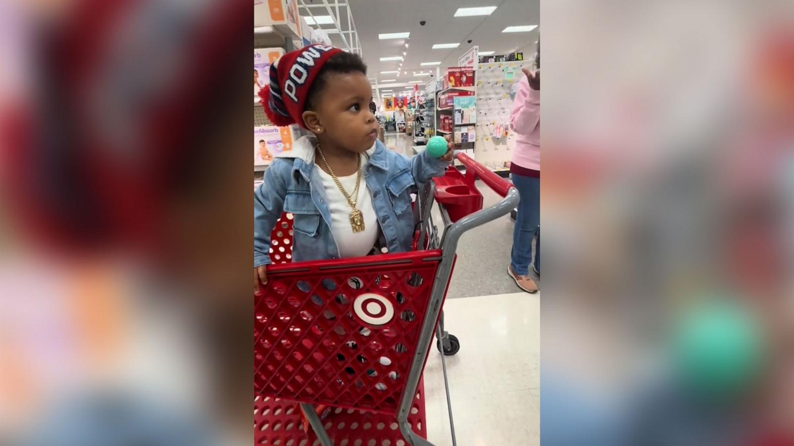 PHOTO: Tamia White recorded her son saying hello to everyone he passed in a store