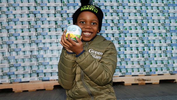 'Corn Kid' hands out beloved vegetable for Thanksgiving donations with ...