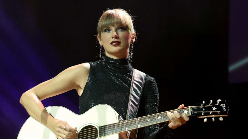 Taylor Swift Shares Teaser Trailer for 'Midnights' Music Videos – Rolling  Stone