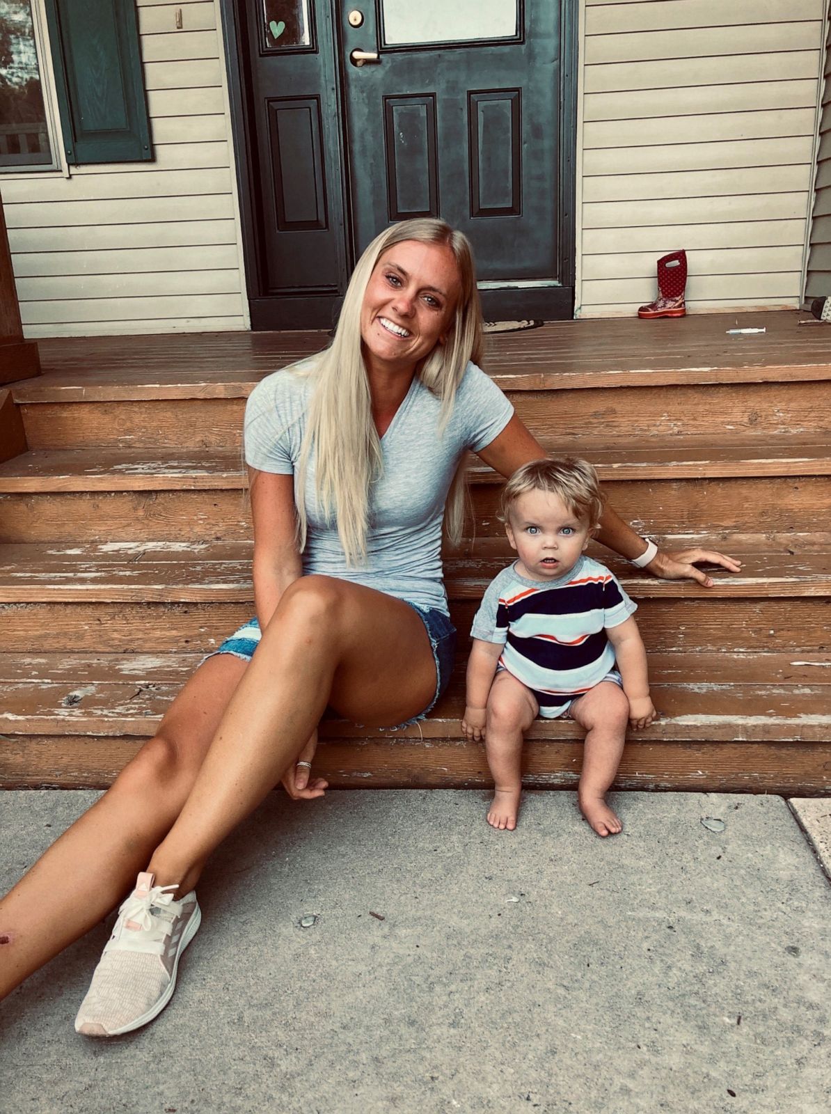 PHOTO: Taylor Pikkarainen, 27, poses with Bodie Hall, 20 months, to whom she donated a kidney.