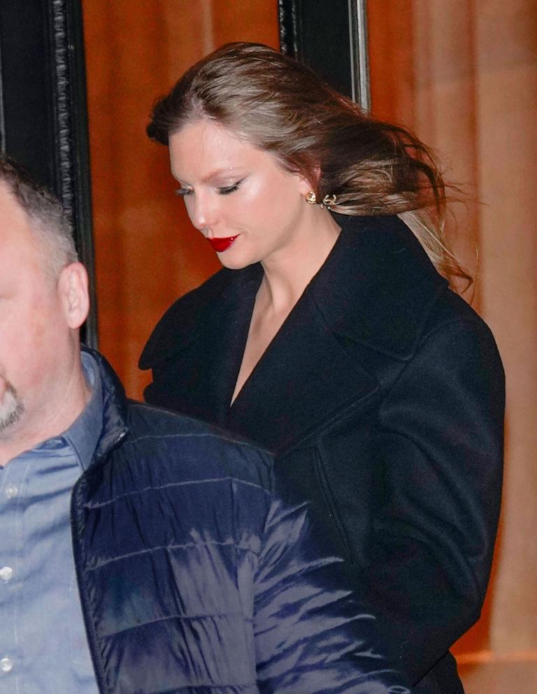 PHOTO: Taylor Swift is seen arriving to Nobu Downtown in Financial District on Jan. 17, 2025, in New York.