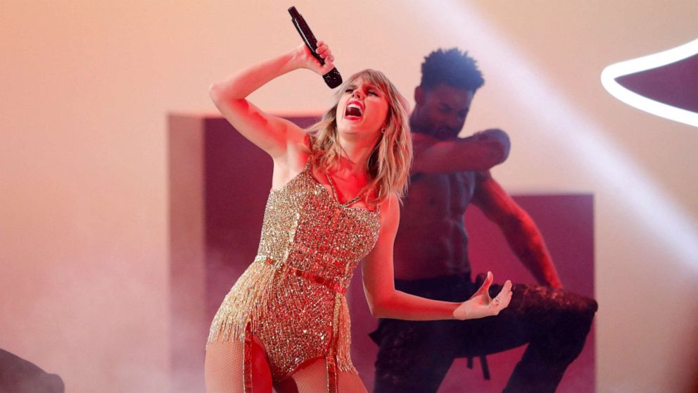 PHOTO: Taylor Swift performs at the American Music Awards, Nov. 24, 2022, in Los Angeles.