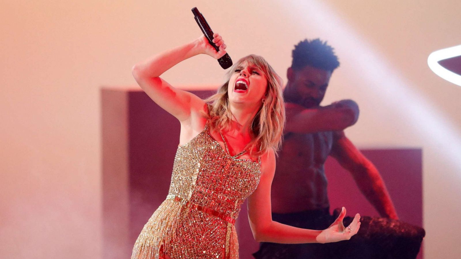 PHOTO: Taylor Swift performs at the American Music Awards, Nov. 24, 2022, in Los Angeles.