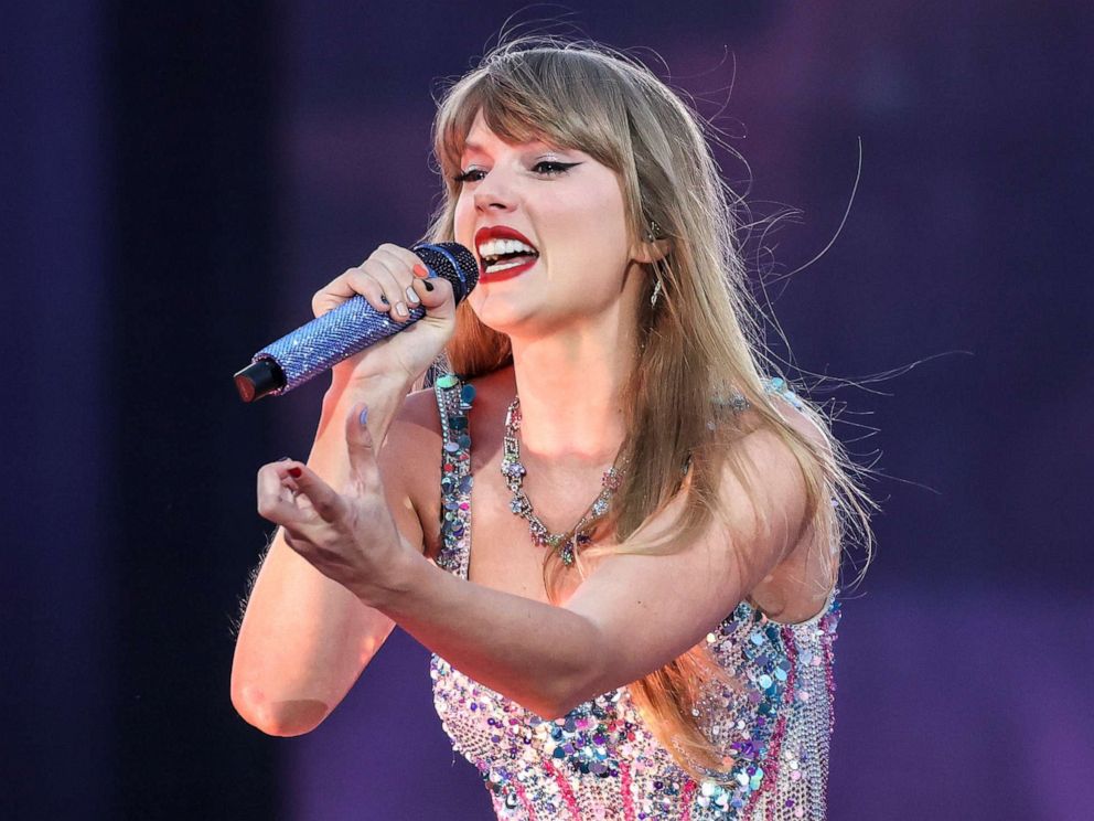 Taylor Swift Strikes a Sentimental Tone at Free Central Park Performance