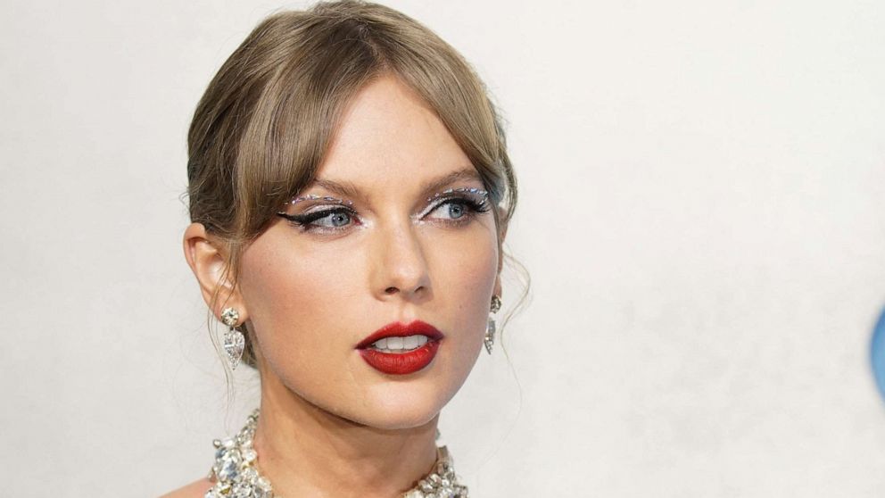 VIDEO: Taylor Swift drops 10th studio album 'Midnights'