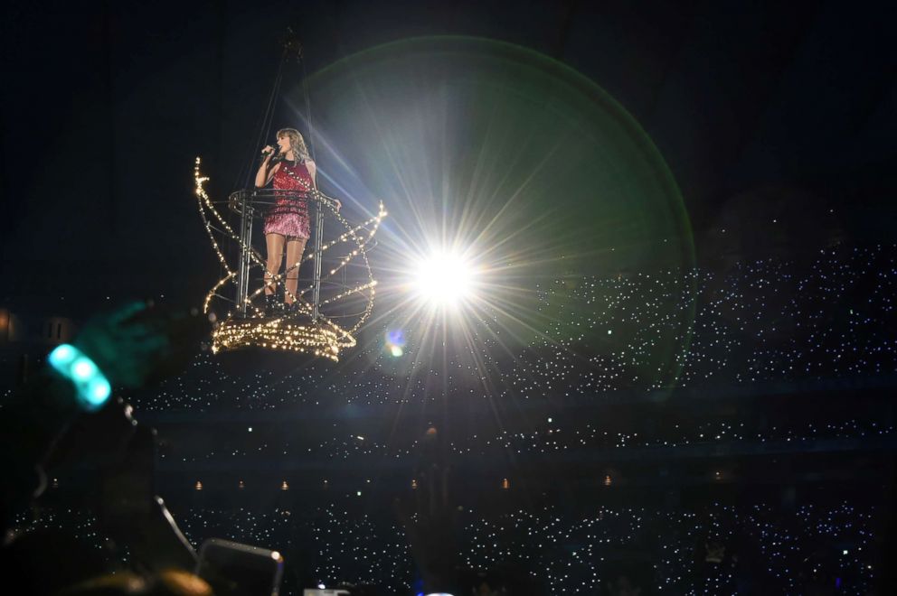 PHOTO: Taylor Swift performs during her "Reputation Tour," Nov. 20, 2018 in Tokyo.