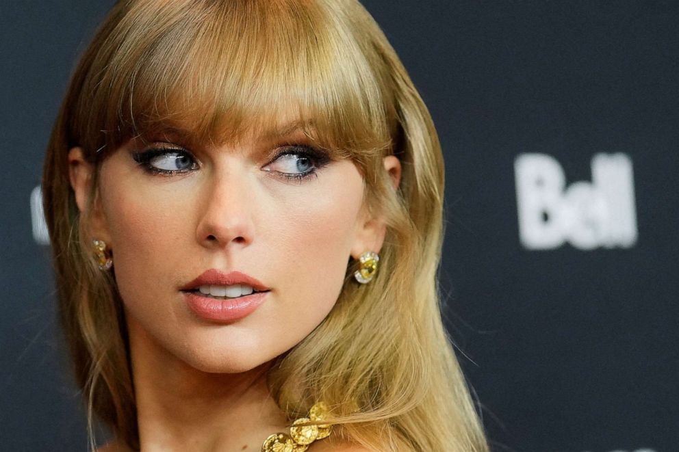 PHOTO: Taylor Swift arrives at the Toronto International Film Festival in Toronto, Canada Sept. 9, 2022.