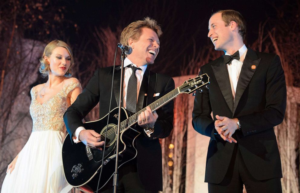 PHOTO: Britain's Prince William, Duke of Cambridge, sings with singers Jon Bon Jovi and Taylor Swift at the Centrepoint Gala Dinner at Kensington Palace in London, Nov. 26, 2013. 