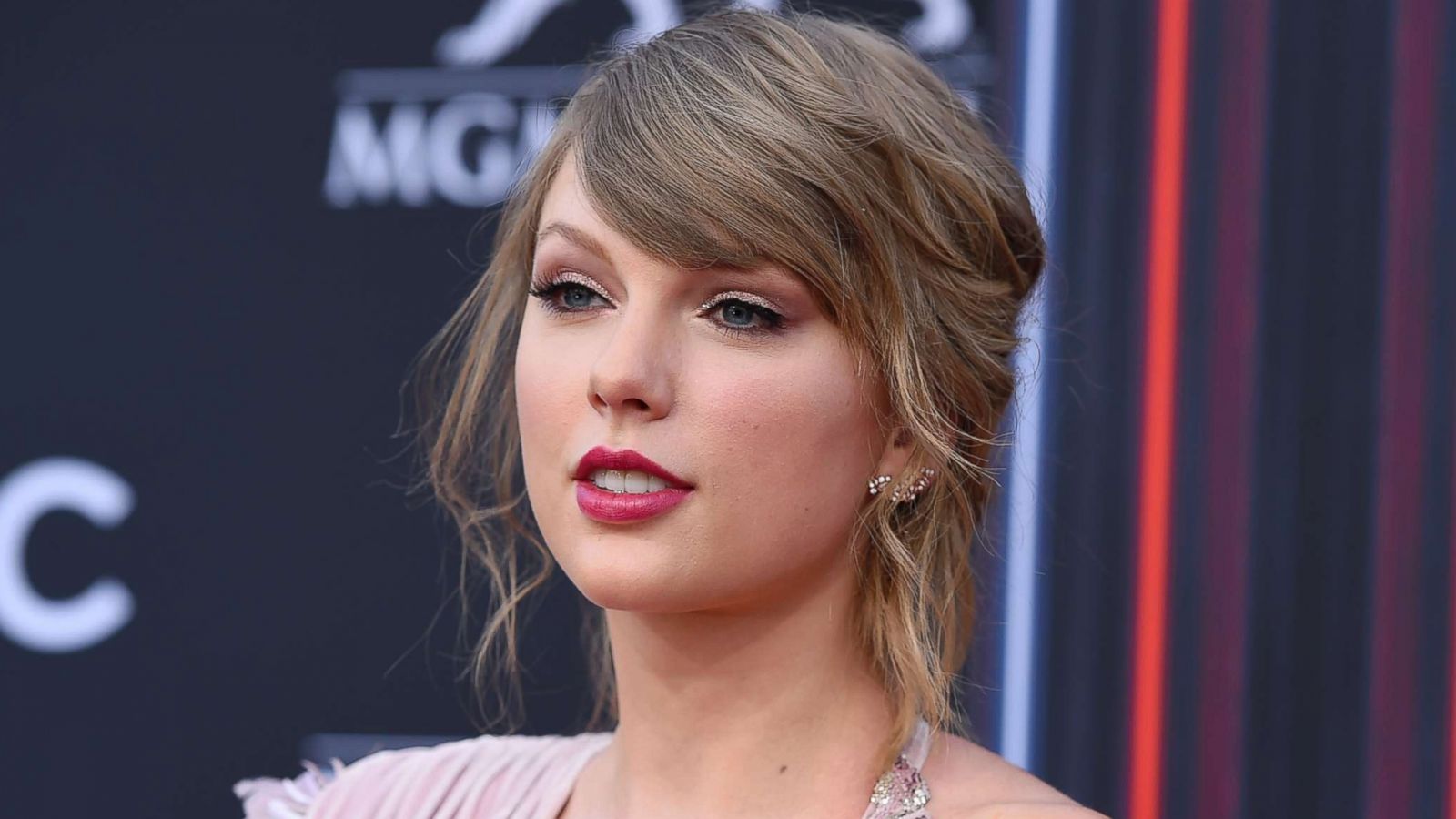 PHOTO: Taylor Swift arrives at the Billboard Music Awards at the MGM Grand Garden Arena in Las Vegas, May 20, 2018.