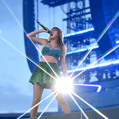 PHOTO: Taylor Swift performs onstage during 