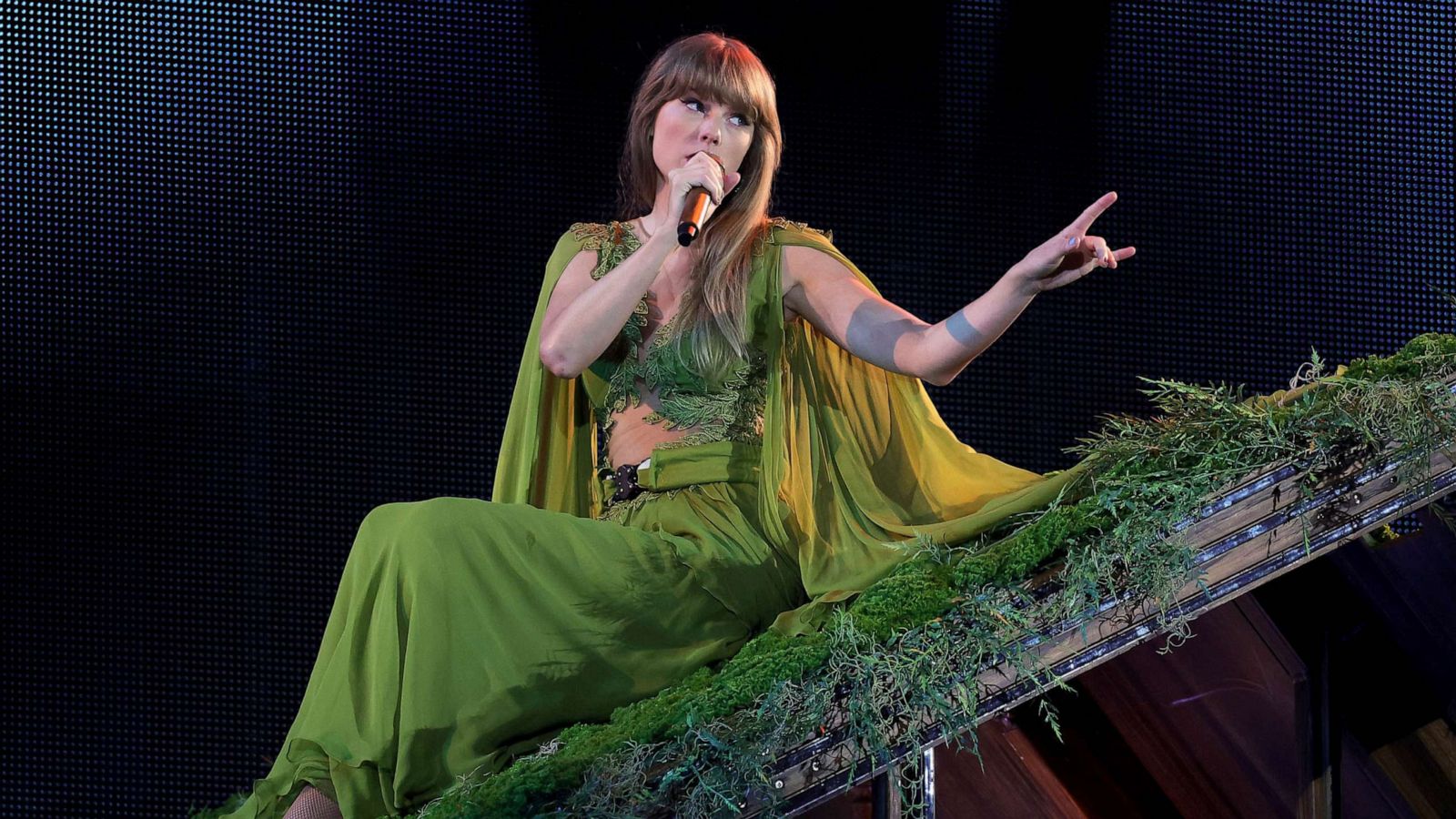 PHOTO: Taylor Swift performs onstage during "Taylor Swift | The Eras Tour" at MetLife Stadium, May 27, 2023 in East Rutherford, NJ.