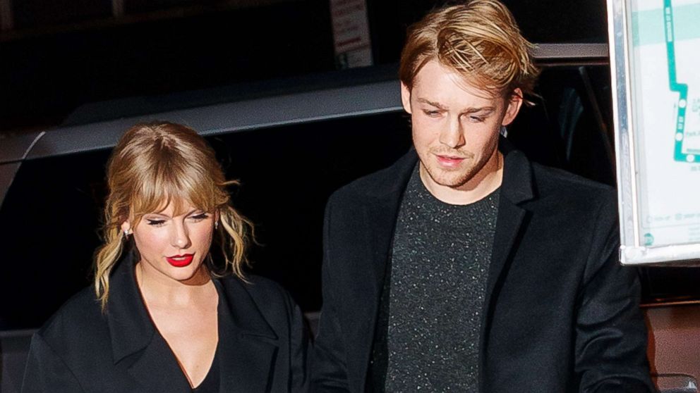 PHOTO: Taylor Swift and Joe Alwyn arrive at Zuma on Oct. 6, 2019 in New York City.