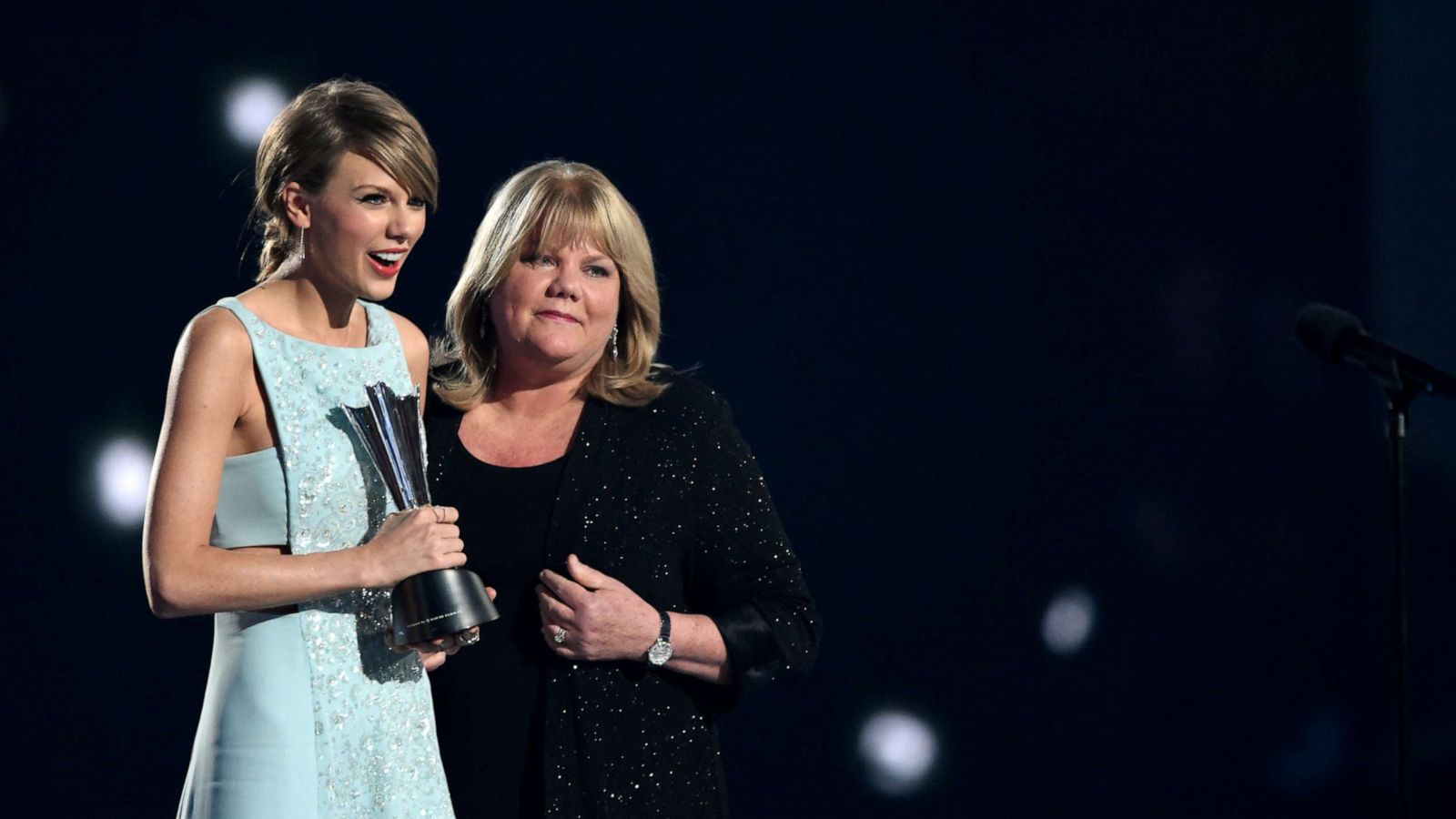 PHOTO: Honoree Taylor Swift accepts the Milestone Award from Andrea Swift onstage during the 50th Academy Of Country Music Awards at AT&T Stadium on April 19, 2015 in Arlington, Texas.