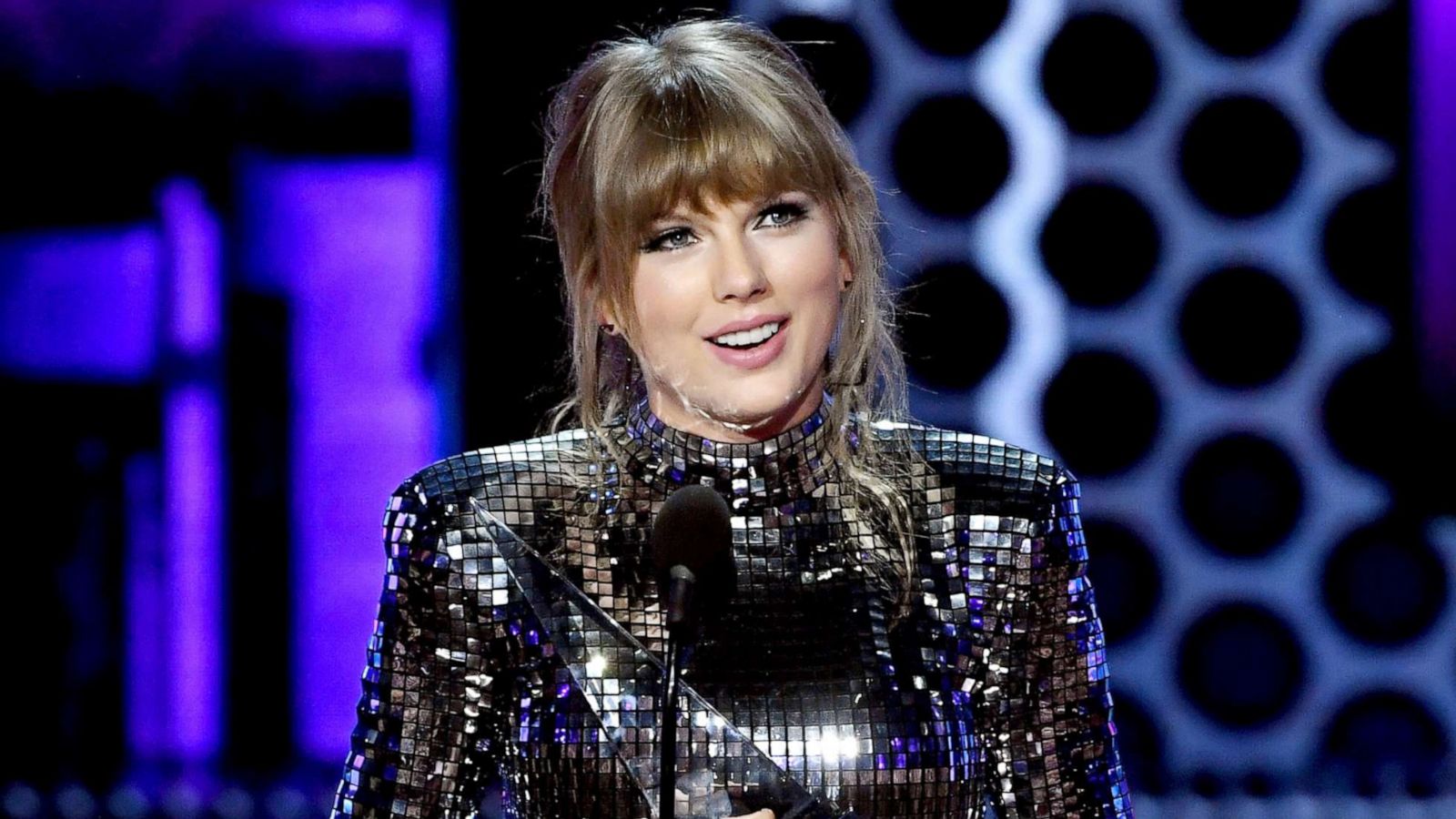 PHOTO: Taylor Swift accepts Artist of the Year during the 2018 American Music Awards on Oct. 9, 2018, in Los Angeles.