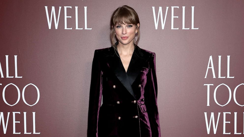 PHOTO: Taylor Swift attends the "All Too Well" premiere, Nov. 12, 2021, in New York City.