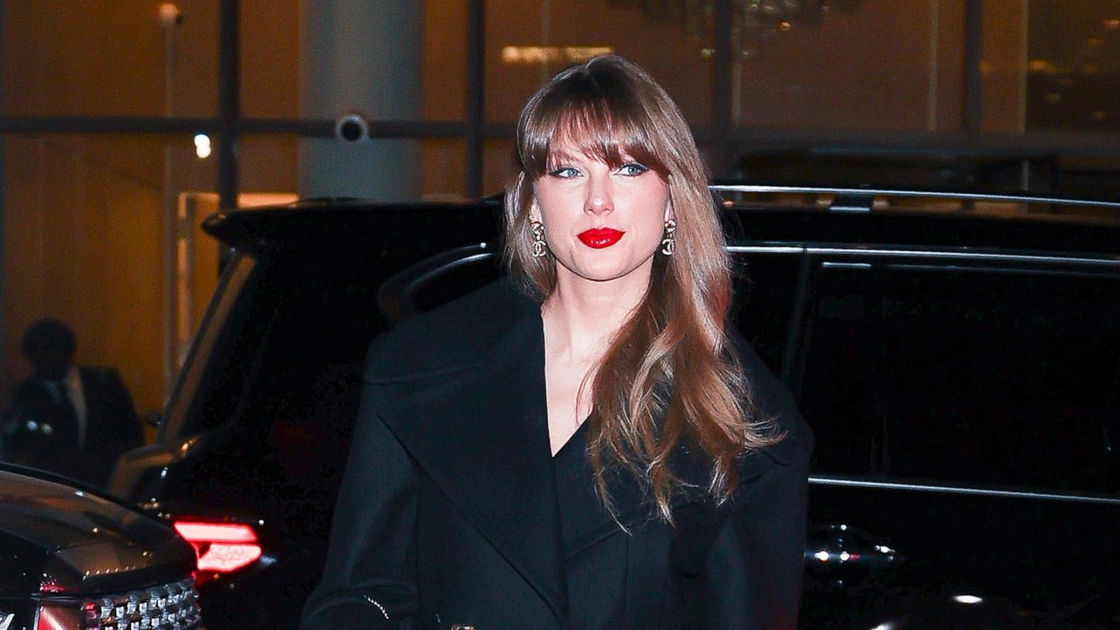 PHOTO: Taylor Swift is seen arriving to Nobu Downtown in Financial District on Jan. 17, 2025, in New York.