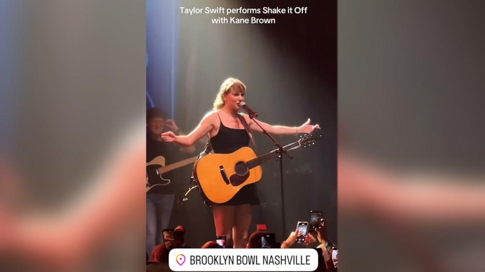 PHOTO: Taylor Swift performs "Shake It Off" at Brooklyn Bowl in Nashville, Tennessee, June 24, 2025.