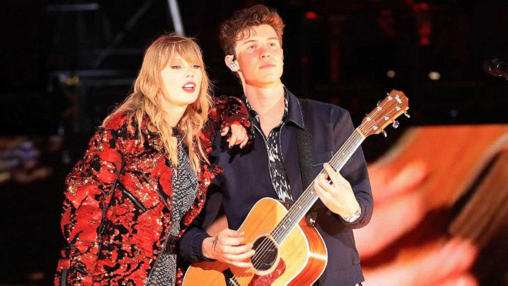 VIDEO: Taylor Swift plays surprise performance at Nashville’s famed Bluebird Café