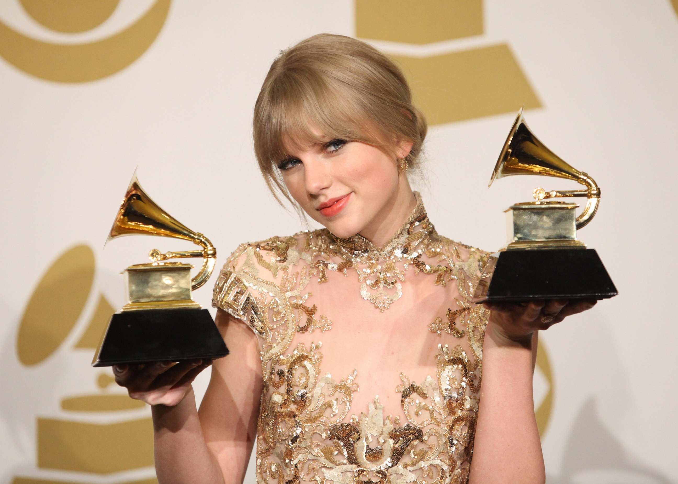 PHOTO: Taylor Swift attends the 54th Annual GRAMMY Awards - press room held at Staples Center on Feb. 12, 2012 in Los Angeles.