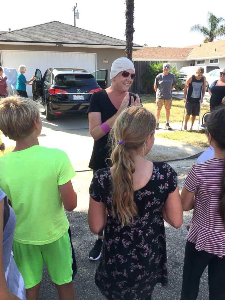 PHOTO: Students of Mountain View Elementary School in California, surprised their fourth grade teacher, Katherine James, on the final day of her chemotherapy treatment.