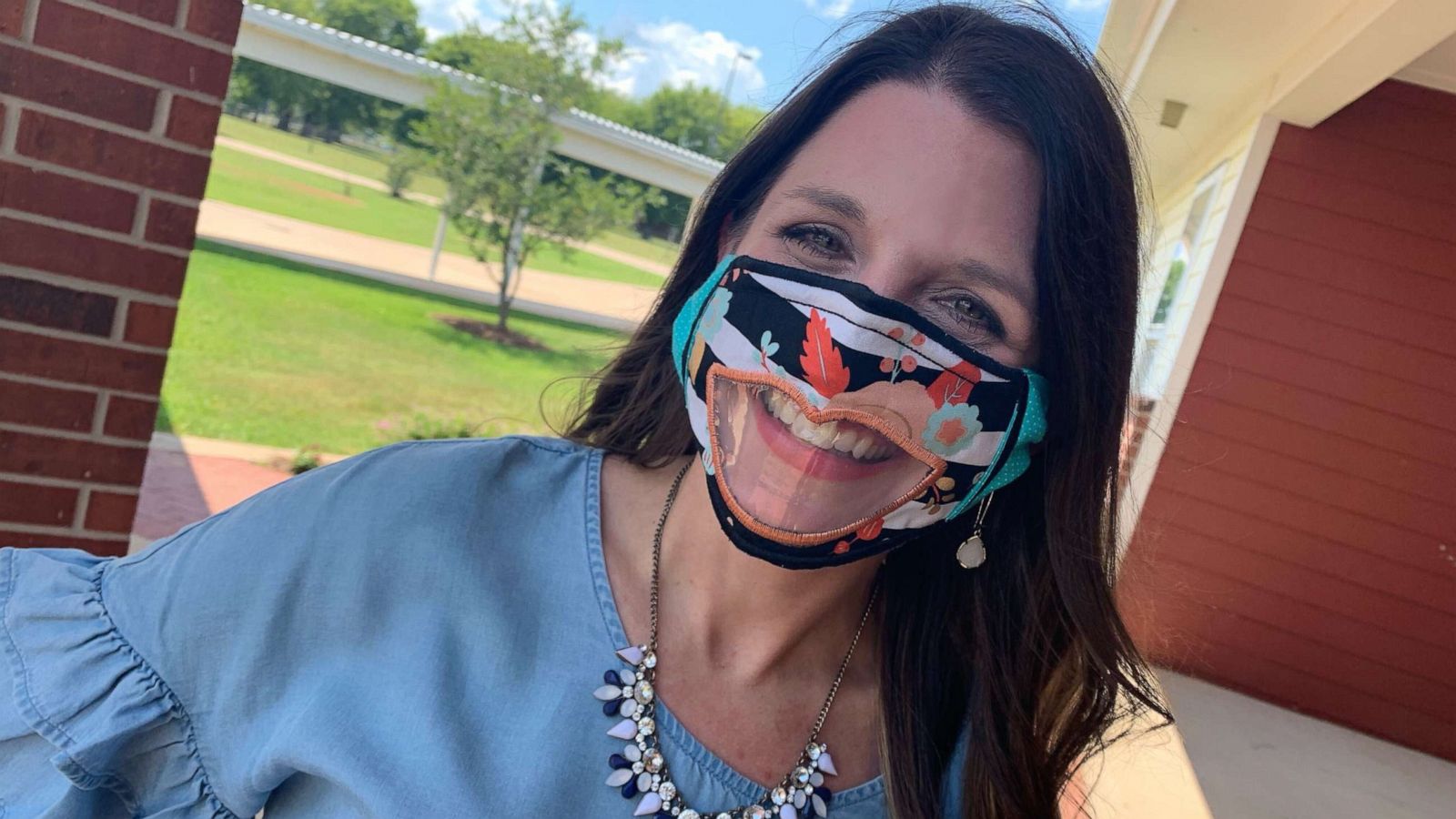 PHOTO: Leslie Bailey, an instructional coach at Legacy Elementary School in Bossier City, Louisiana, created masks with clear, vinyl windows for children with hearing loss, including those who are deaf or hard of hearing.