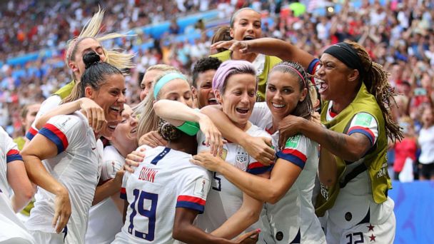 US women's soccer team to earn equal pay in landmark deal - Good Morning  America