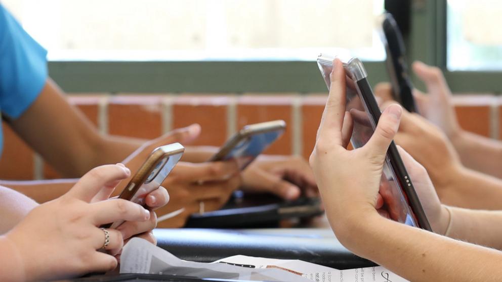 PHOTO: Students with cellphones in an undated stock photo. 
