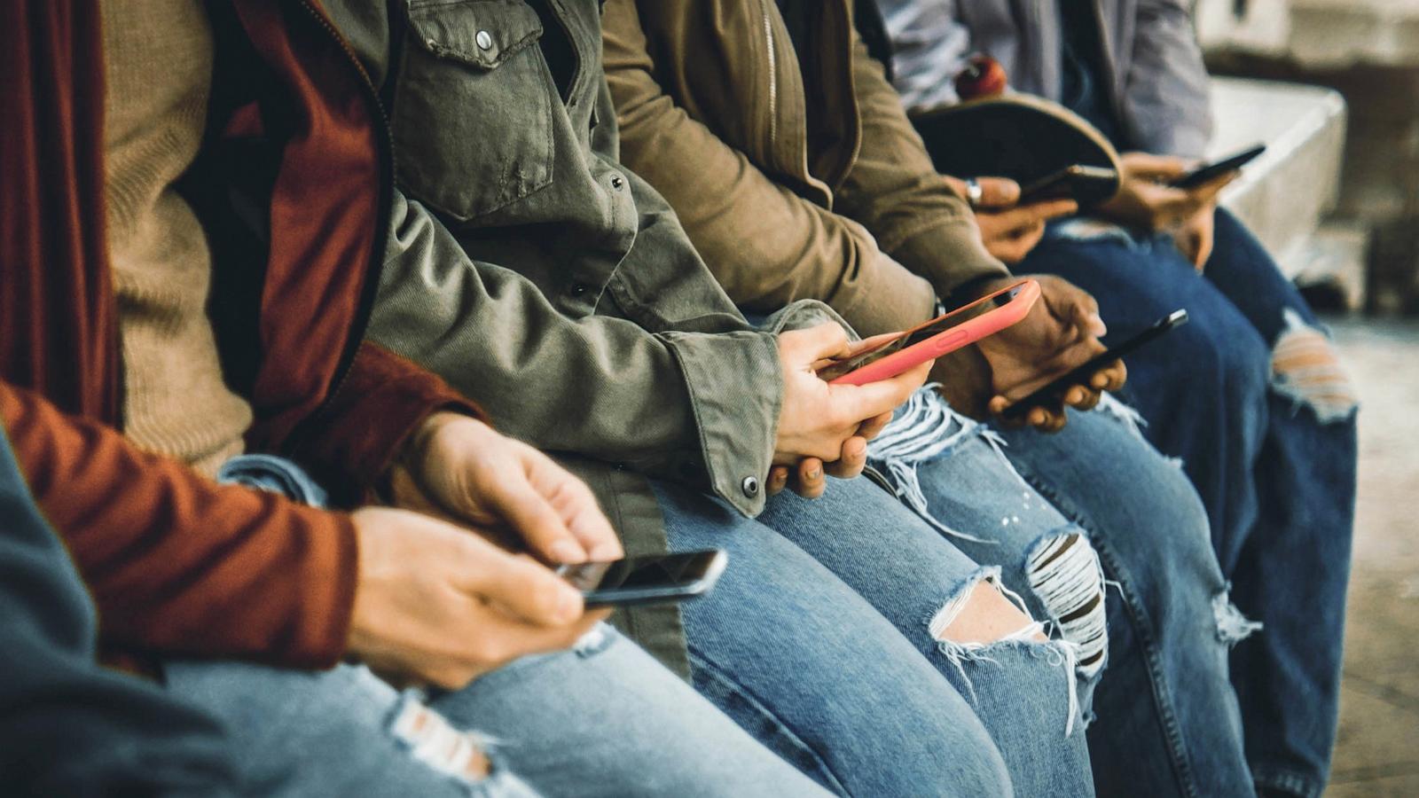 abcnews.com - Bethany Braun-Silva - What parents should know about the 'Cat in the Hat' social media trend