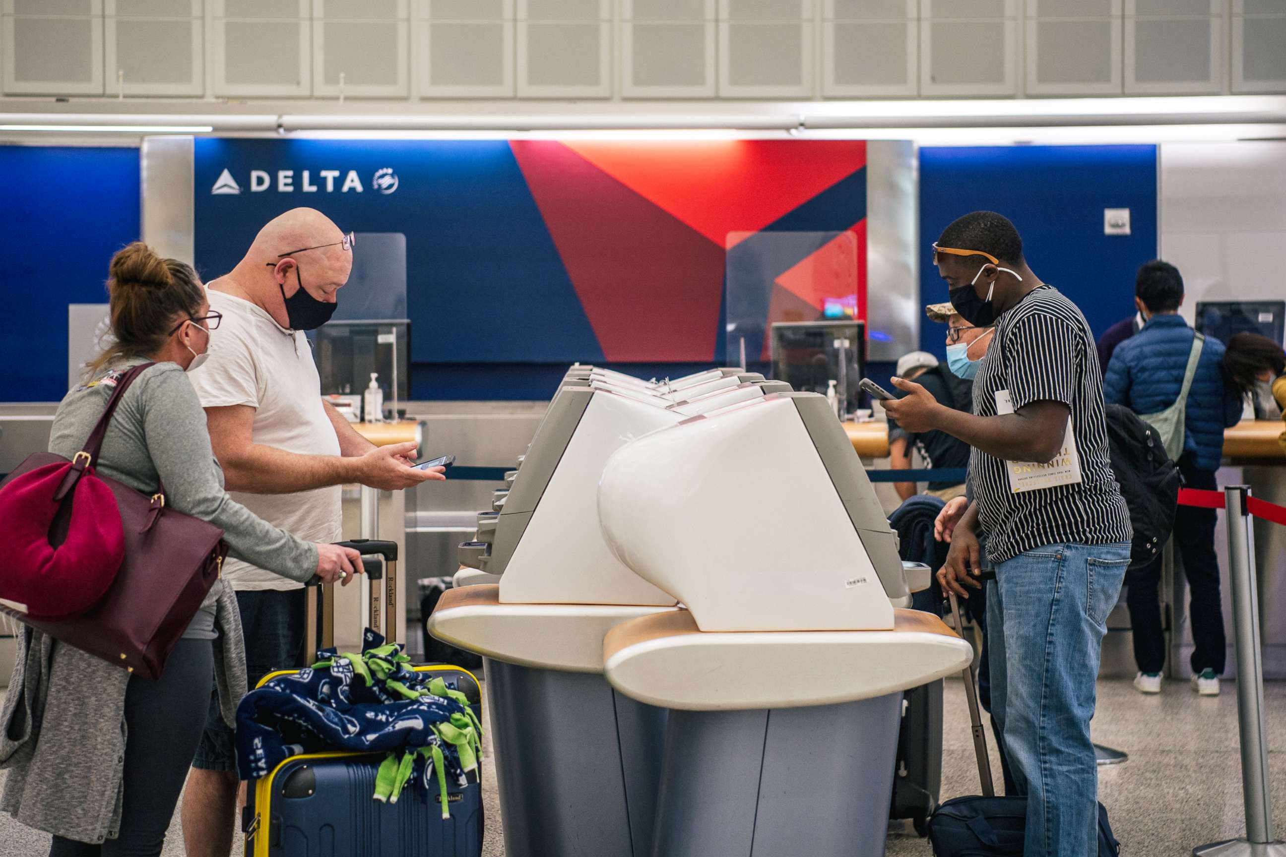 PHOTO: People check-in at a Delta station for departure flights at the George Bush Intercontinental Airport on Jan. 13, 2022, in Houston.