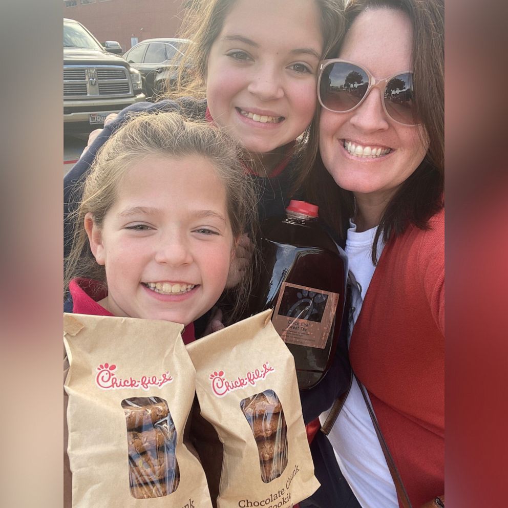 PHOTO: Courtney Defeo, of Texas, poses with her daughters Ella and Larson as they hold thank you treats to deliver.