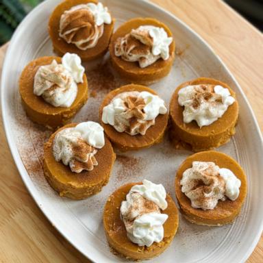 PHOTO: Mini pies for Thanksgiving using canned yams.