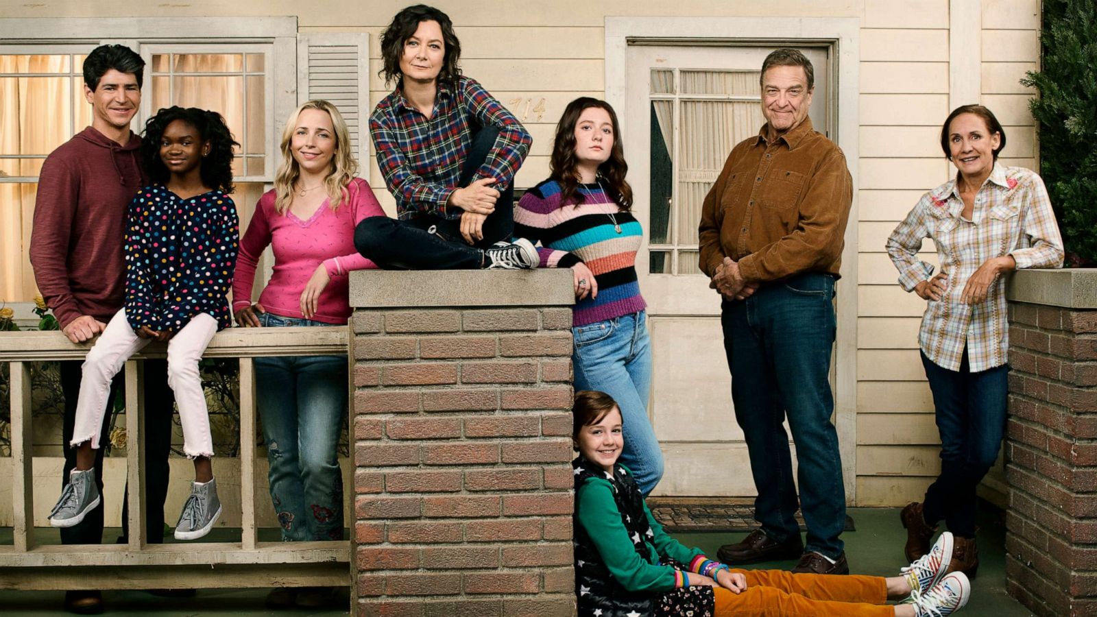 PHOTO: The cast of "The Conners."