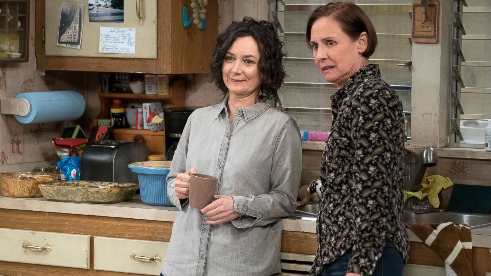 PHOTO: Sara Gilbert and Laurie Metcalf in a scene from "The Conners."