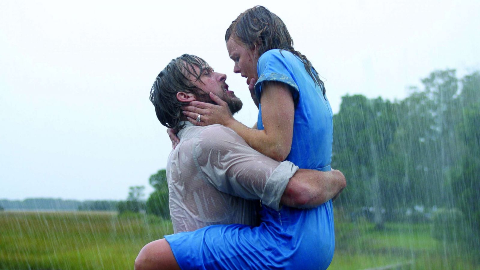 PHOTO: Ryan Gosling, as Noah, and Rachel McAdams, as Allie, in a scene from "The Notebook."